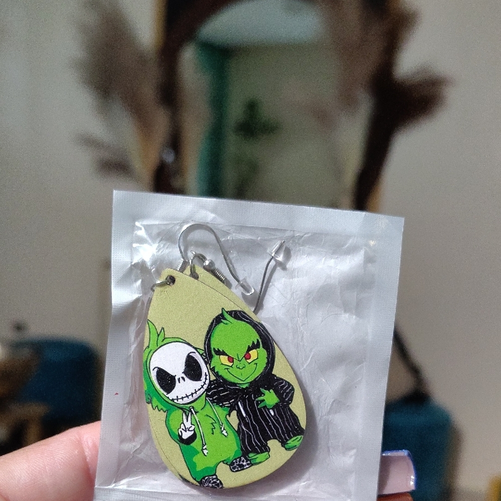 🆕 Jack Skellington & Grinch Wood  Earrings